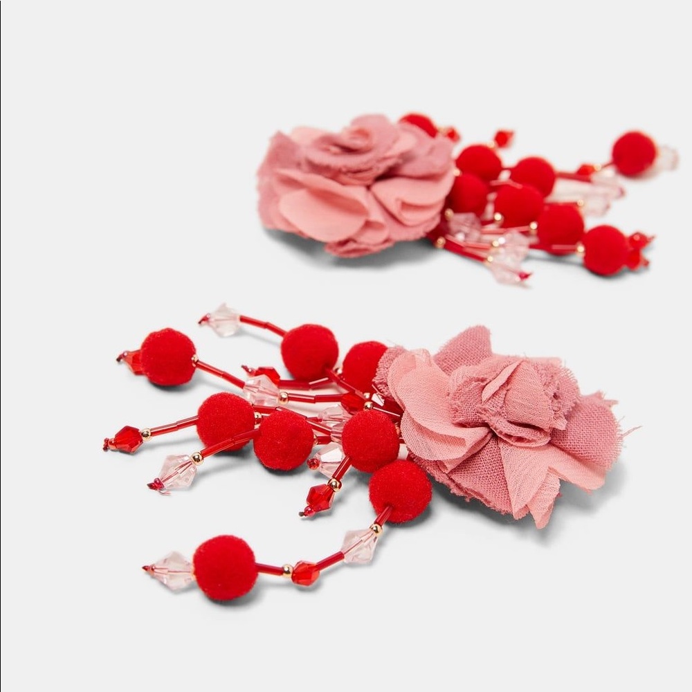 new || ZARA Flower Pompom Earrings - Picture 2 of 4